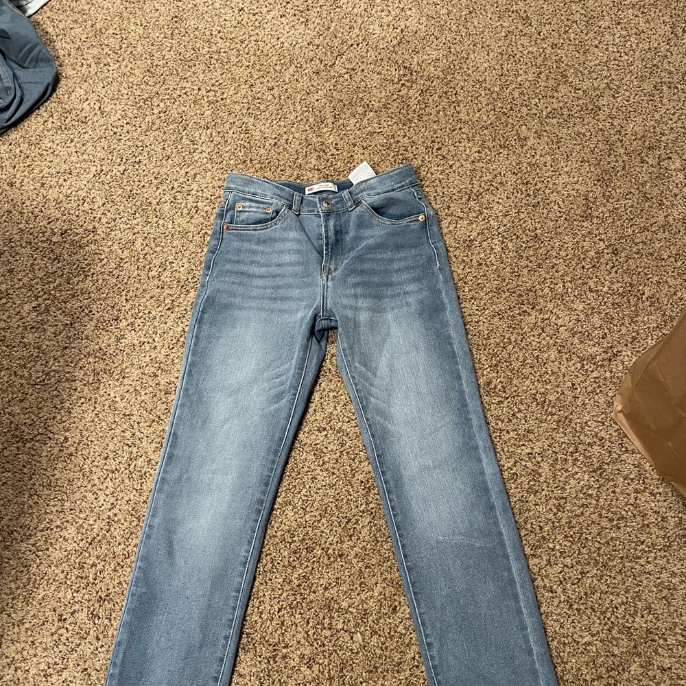Levi’s high rise ankle cut jeans